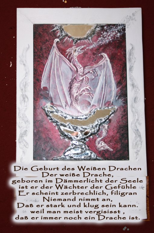 Die Geburt des weißen Drachen,  nachtleuchtend VERKAUFT